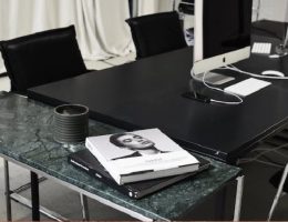 Une table en marbre