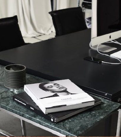 Une table en marbre