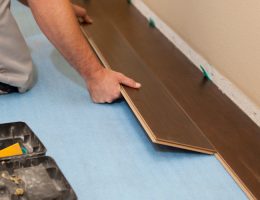 montage de parquet stratifié