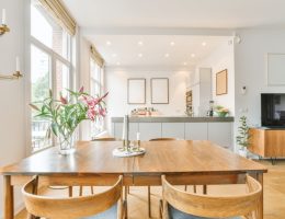 salle à manger avec table et chaise