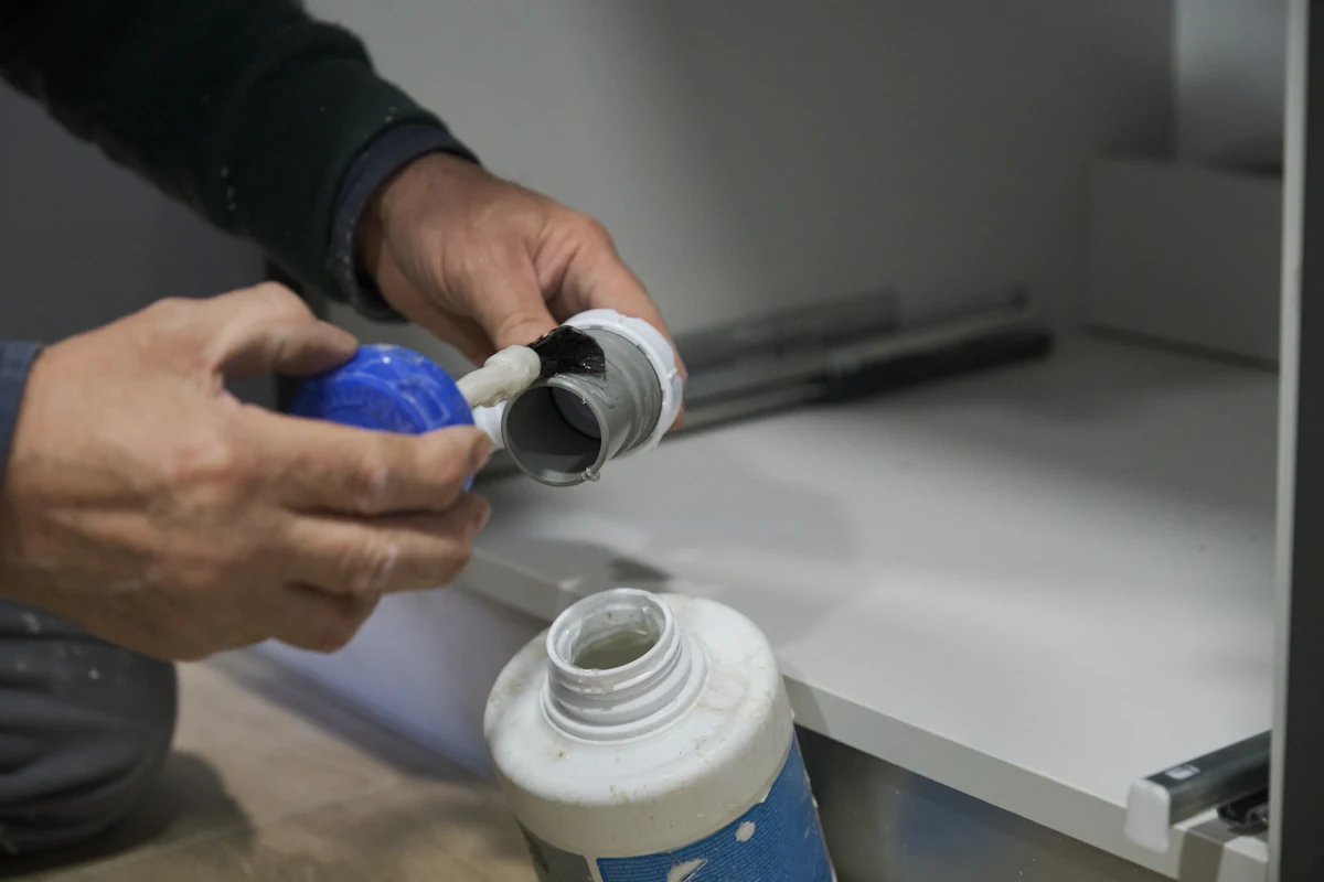 Austace Fuite Zouges Colmater une fuite PVC inaccessible : quel produit choisir